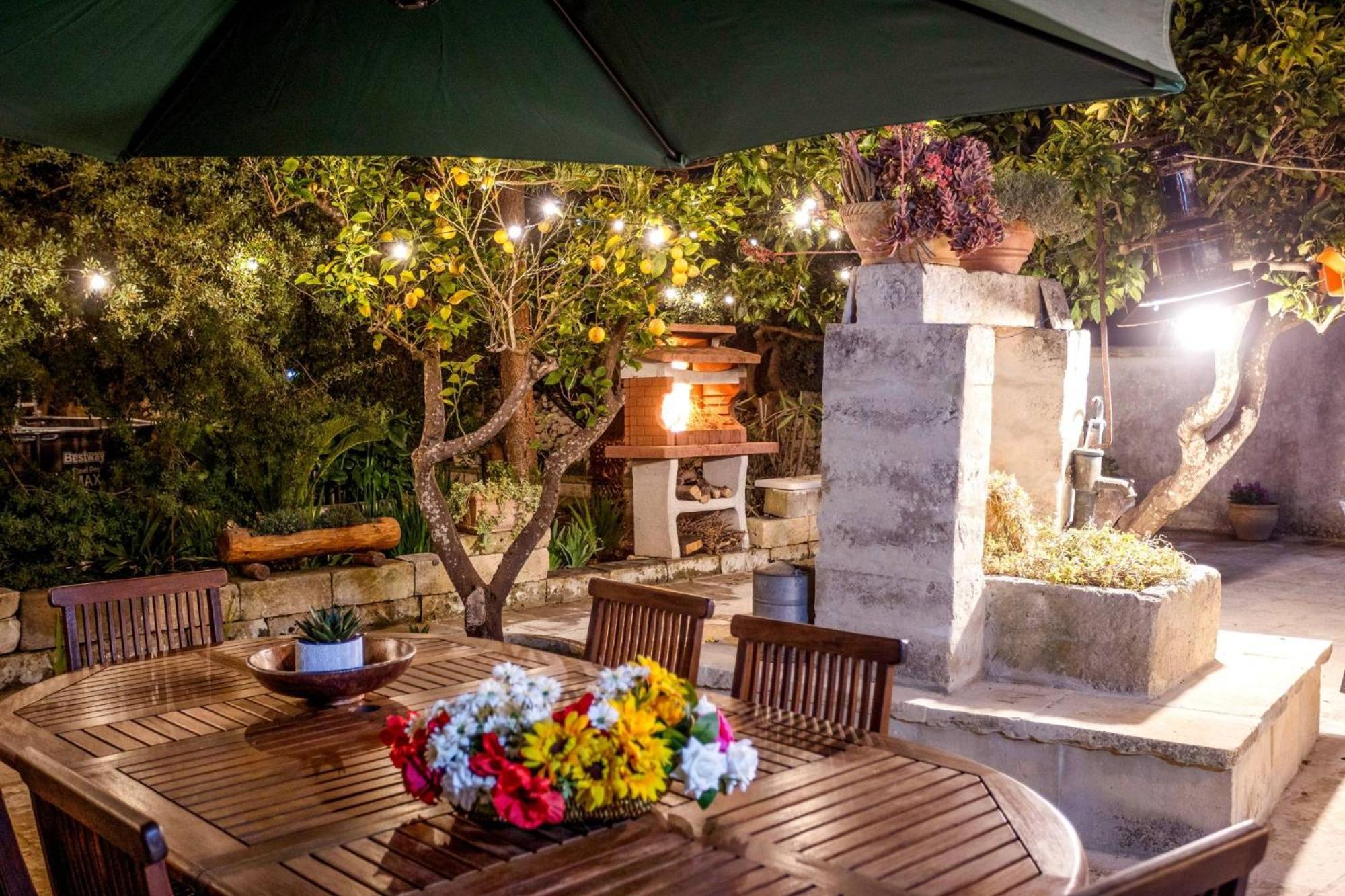 Villa Blue Tulip - Luxury Big House With Garden & Pool Casamassella Exterior foto