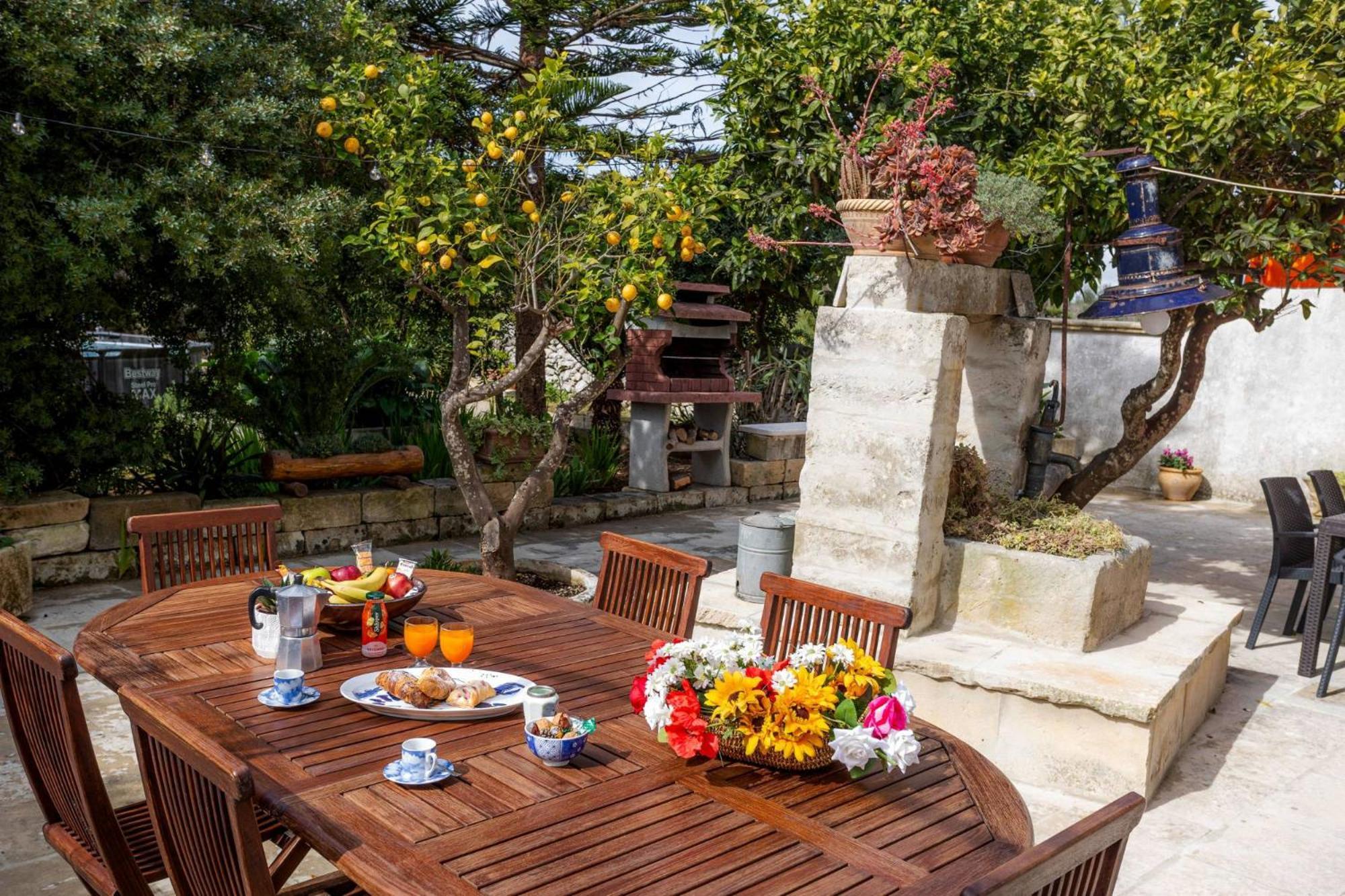 Villa Blue Tulip - Luxury Big House With Garden & Pool Casamassella Exterior foto